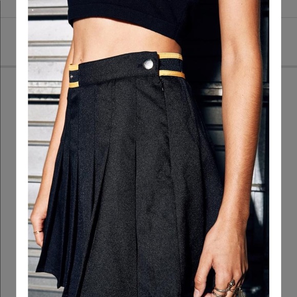 LF Black Pleated Skort Half Contrast Waistband - Picture 3 of 4